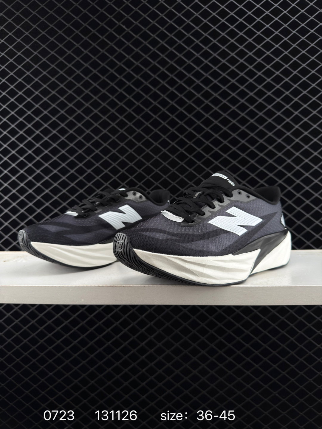 New Balance FuelCell SuperComp Trainer V2